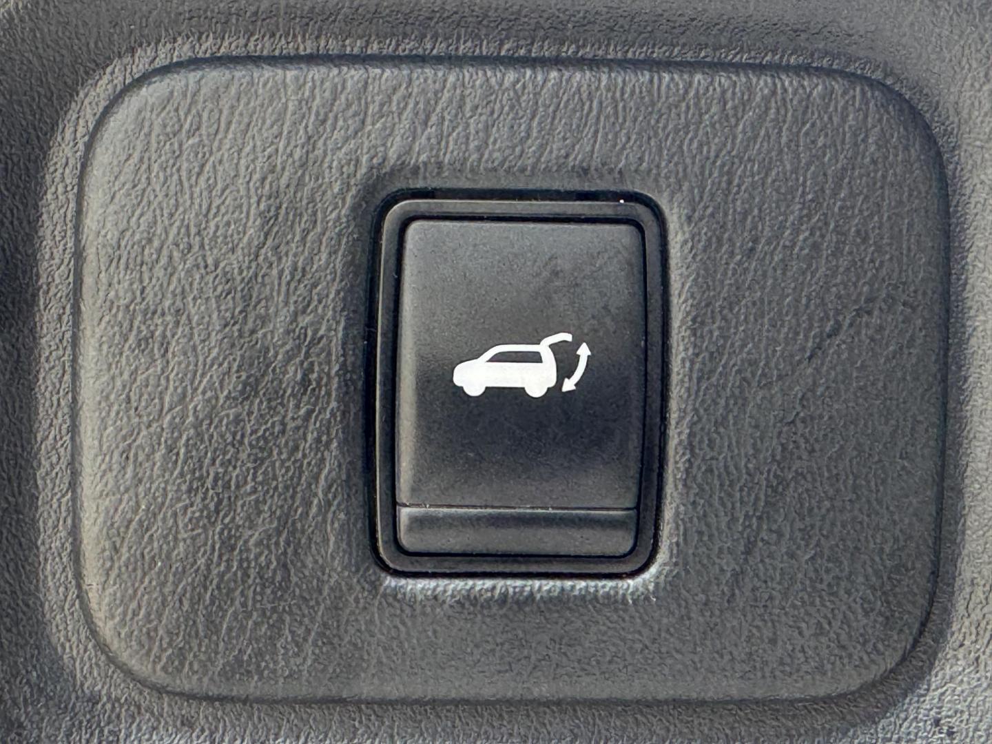 2020 SILVER NISSAN PATHFINDER SL (5N1DR2CN5LC) , located at 5900 E. Lancaster Ave., Fort Worth, TX, 76112, (817) 457-5456, 0.000000, 0.000000 - Photo#6