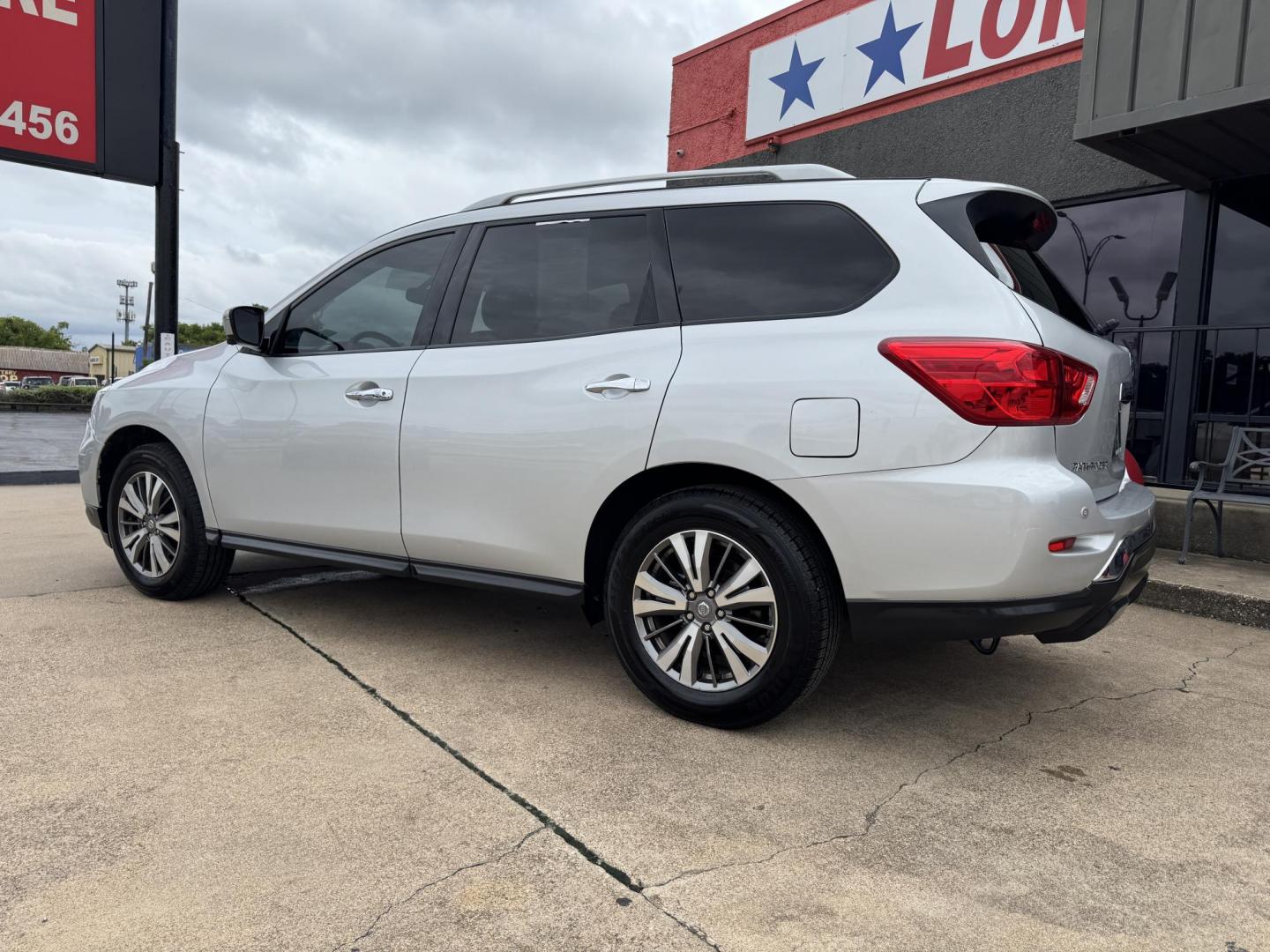 2020 SILVER NISSAN PATHFINDER SL (5N1DR2CN5LC) , located at 5900 E. Lancaster Ave., Fort Worth, TX, 76112, (817) 457-5456, 0.000000, 0.000000 - Photo#7