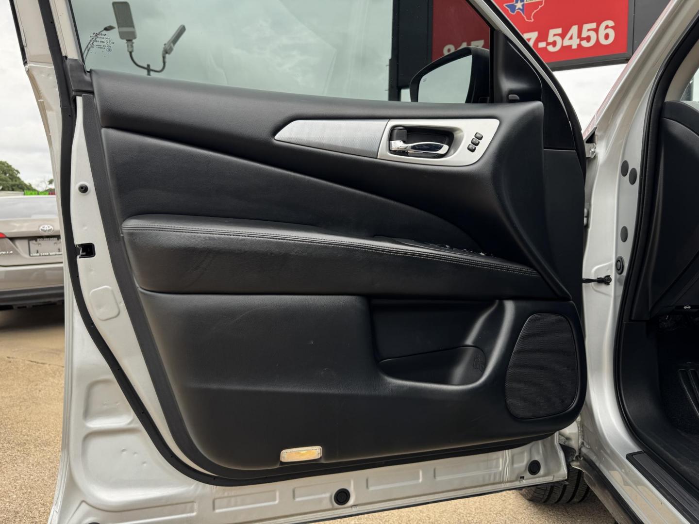2020 SILVER NISSAN PATHFINDER SL (5N1DR2CN5LC) , located at 5900 E. Lancaster Ave., Fort Worth, TX, 76112, (817) 457-5456, 0.000000, 0.000000 - Photo#8