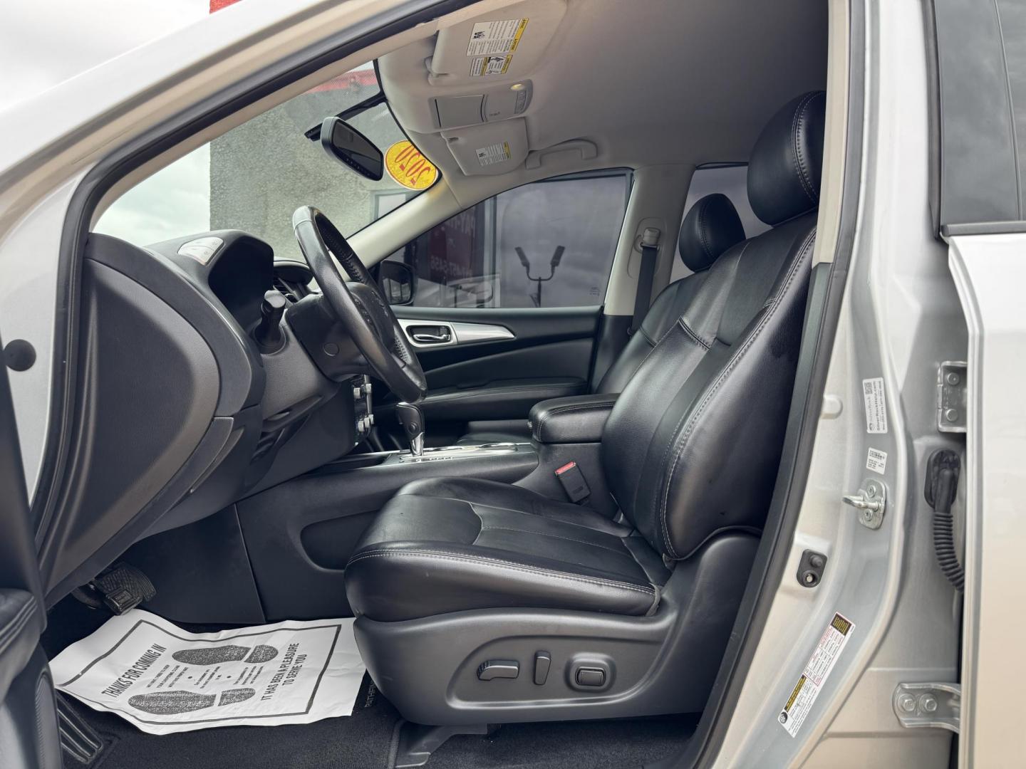 2020 SILVER NISSAN PATHFINDER SL (5N1DR2CN5LC) , located at 5900 E. Lancaster Ave., Fort Worth, TX, 76112, (817) 457-5456, 0.000000, 0.000000 - Photo#9