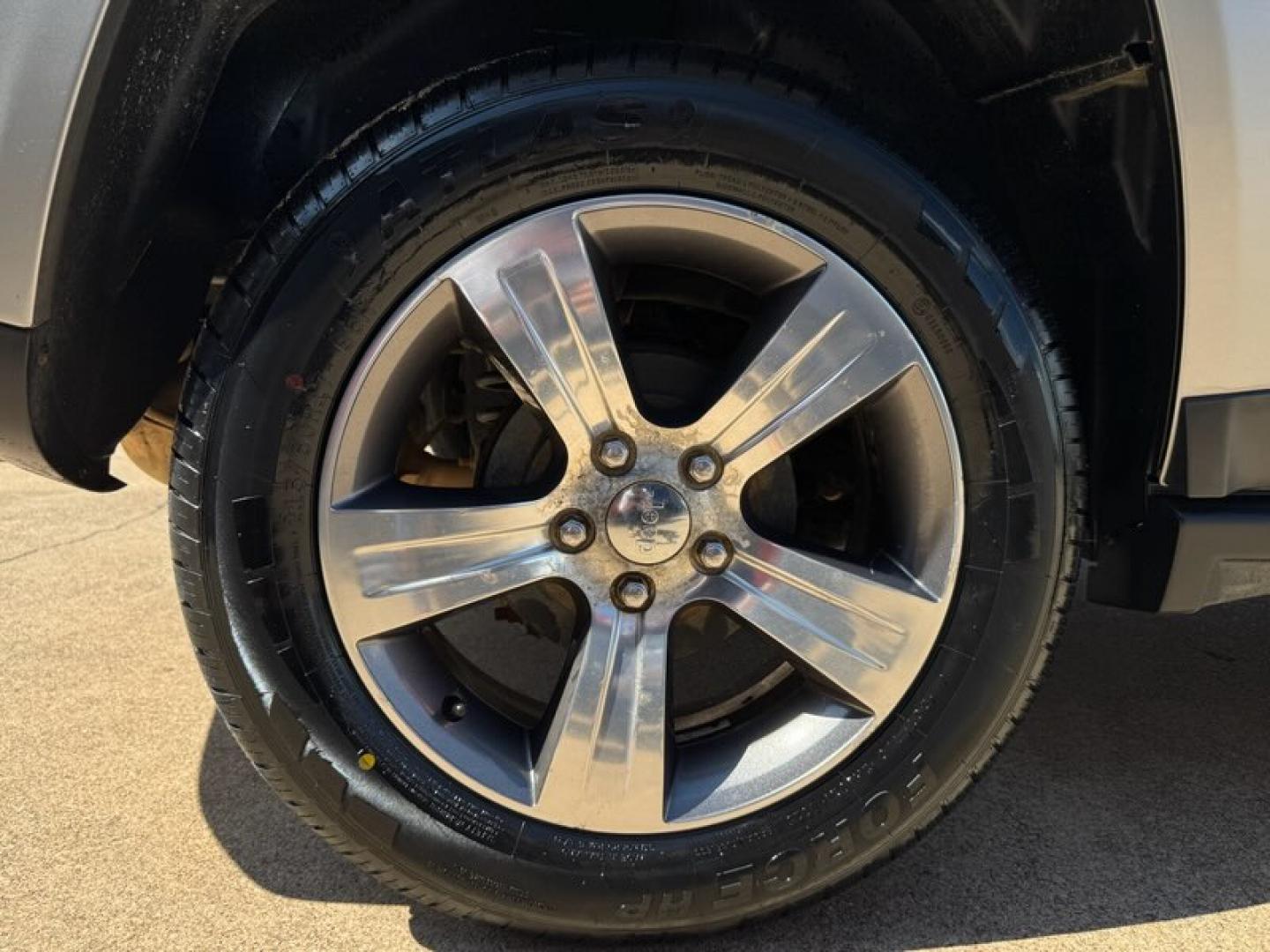 2017 SILVER JEEP COMPASS LATITUDE (1C4NJCEB4HD) , located at 5900 E. Lancaster Ave., Fort Worth, TX, 76112, (817) 457-5456, 0.000000, 0.000000 - Photo#20