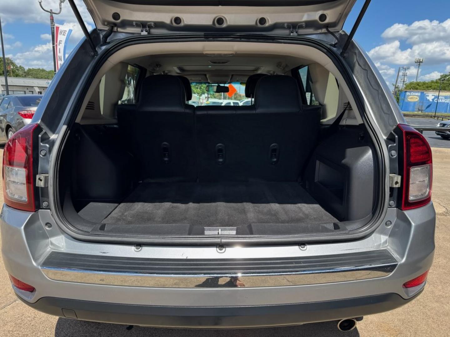2017 SILVER JEEP COMPASS LATITUDE (1C4NJCEB4HD) , located at 5900 E. Lancaster Ave., Fort Worth, TX, 76112, (817) 457-5456, 0.000000, 0.000000 - Photo#5