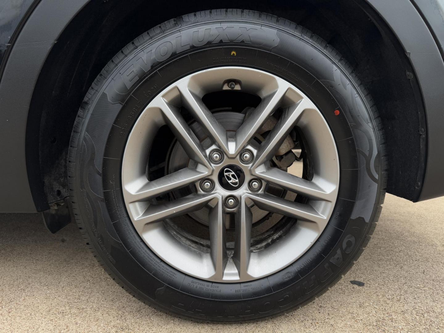 2018 BLACK HYUNDAI SANTA FE SPORT BASE (5NMZTDLB8JH) , located at 5900 E. Lancaster Ave., Fort Worth, TX, 76112, (817) 457-5456, 0.000000, 0.000000 - Photo#21