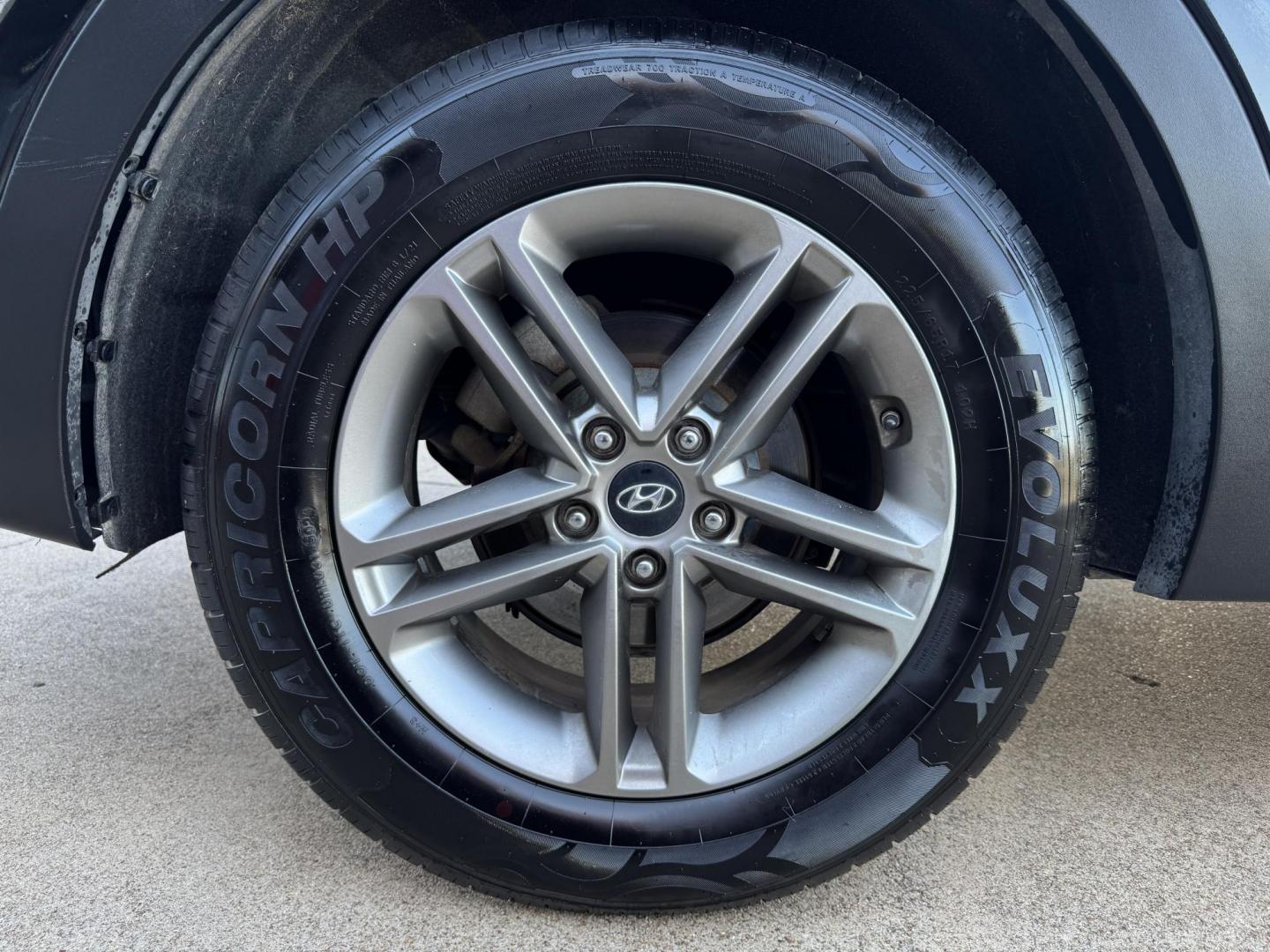 2018 BLACK HYUNDAI SANTA FE SPORT BASE (5NMZTDLB8JH) , located at 5900 E. Lancaster Ave., Fort Worth, TX, 76112, (817) 457-5456, 0.000000, 0.000000 - Photo#21