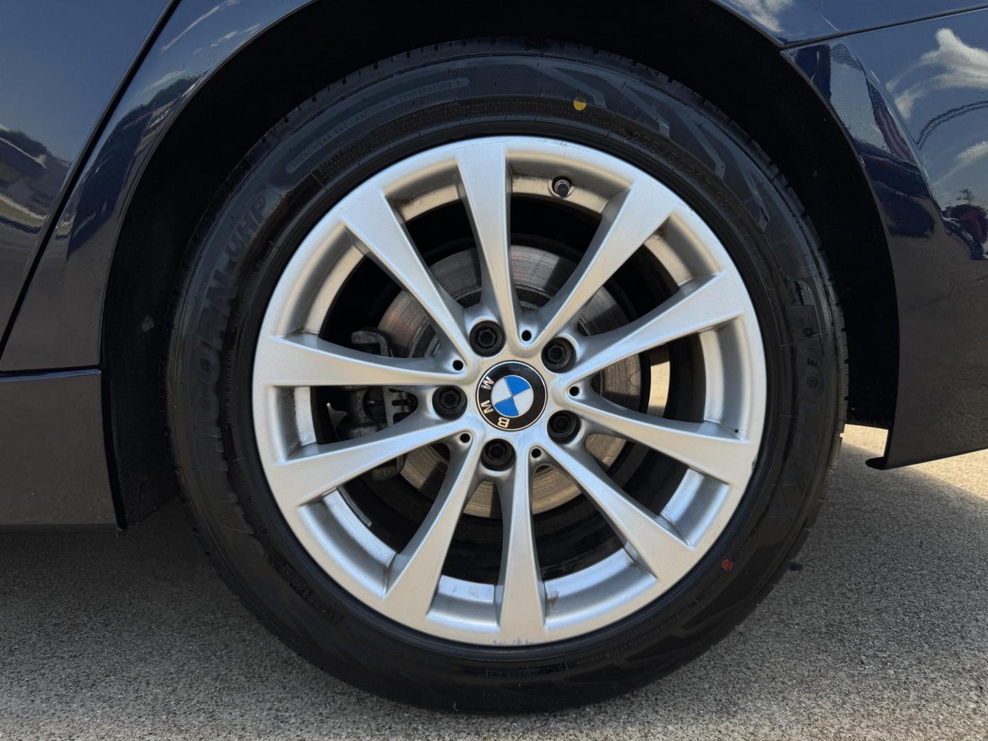 2017 BLUE BMW 3 SERIES 320I (WBA8E1G32HN) , located at 5900 E. Lancaster Ave., Fort Worth, TX, 76112, (817) 457-5456, 0.000000, 0.000000 - Photo#21