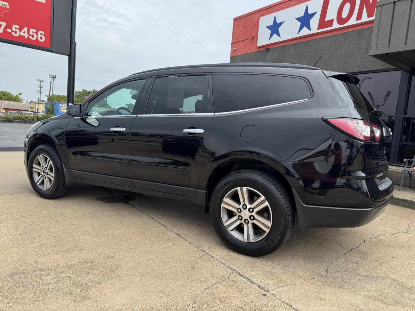 2017 BLACK CHEVROLET TRAVERSE 1LT (1GNKRGKD3HJ) , located at 5900 E. Lancaster Ave., Fort Worth, TX, 76112, (817) 457-5456, 0.000000, 0.000000 - Photo#6