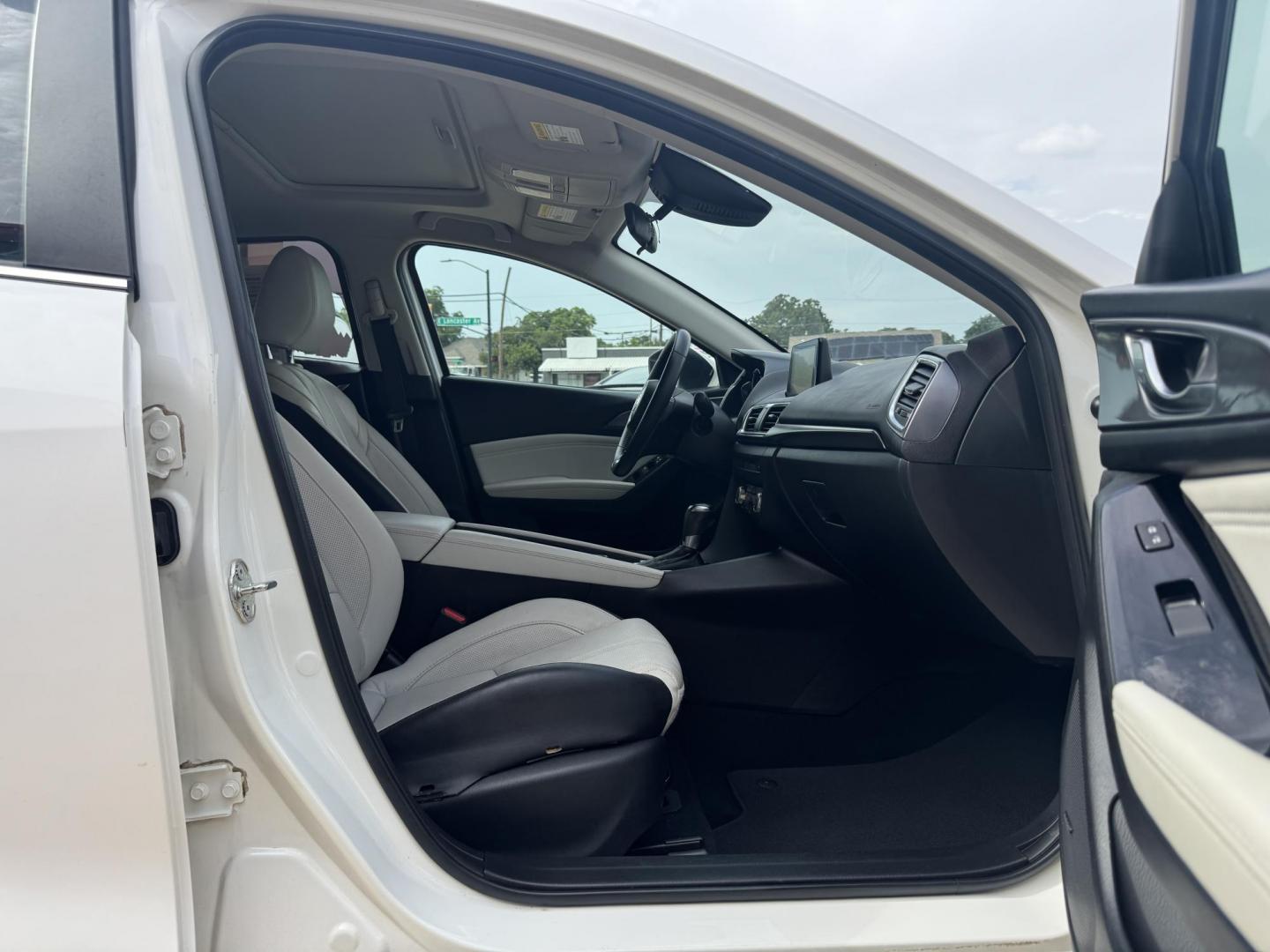 2018 WHITE MAZDA MAZDA3 GRAND TOURING (3MZBN1M30JM) , located at 5900 E. Lancaster Ave., Fort Worth, TX, 76112, (817) 457-5456, 0.000000, 0.000000 - Photo#15