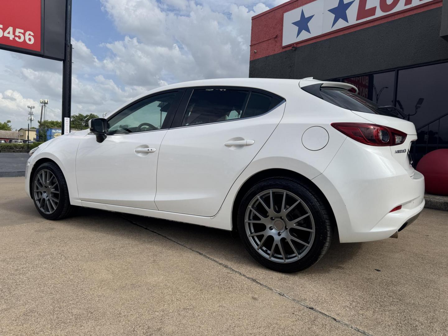 2018 WHITE MAZDA MAZDA3 GRAND TOURING (3MZBN1M30JM) , located at 5900 E. Lancaster Ave., Fort Worth, TX, 76112, (817) 457-5456, 0.000000, 0.000000 - Photo#6