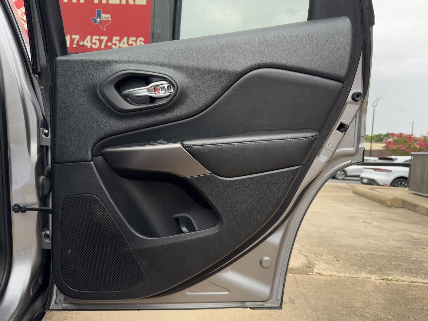 2019 SILVER JEEP CHEROKEE LATITUDE PL (1C4PJLLX9KD) , located at 5900 E. Lancaster Ave., Fort Worth, TX, 76112, (817) 457-5456, 0.000000, 0.000000 - Photo#12
