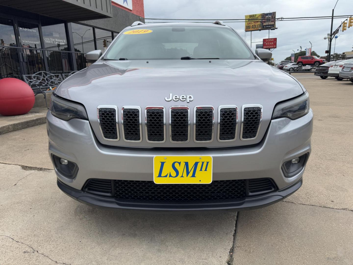 2019 SILVER JEEP CHEROKEE LATITUDE PL (1C4PJLLX9KD) , located at 5900 E. Lancaster Ave., Fort Worth, TX, 76112, (817) 457-5456, 0.000000, 0.000000 - Photo#1