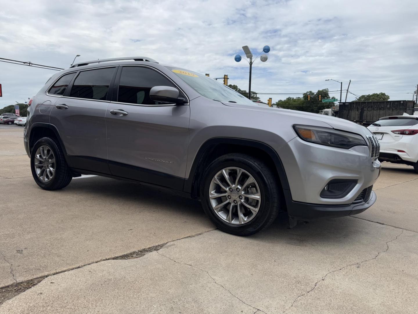 2019 SILVER JEEP CHEROKEE LATITUDE PL (1C4PJLLX9KD) , located at 5900 E. Lancaster Ave., Fort Worth, TX, 76112, (817) 457-5456, 0.000000, 0.000000 - Photo#2