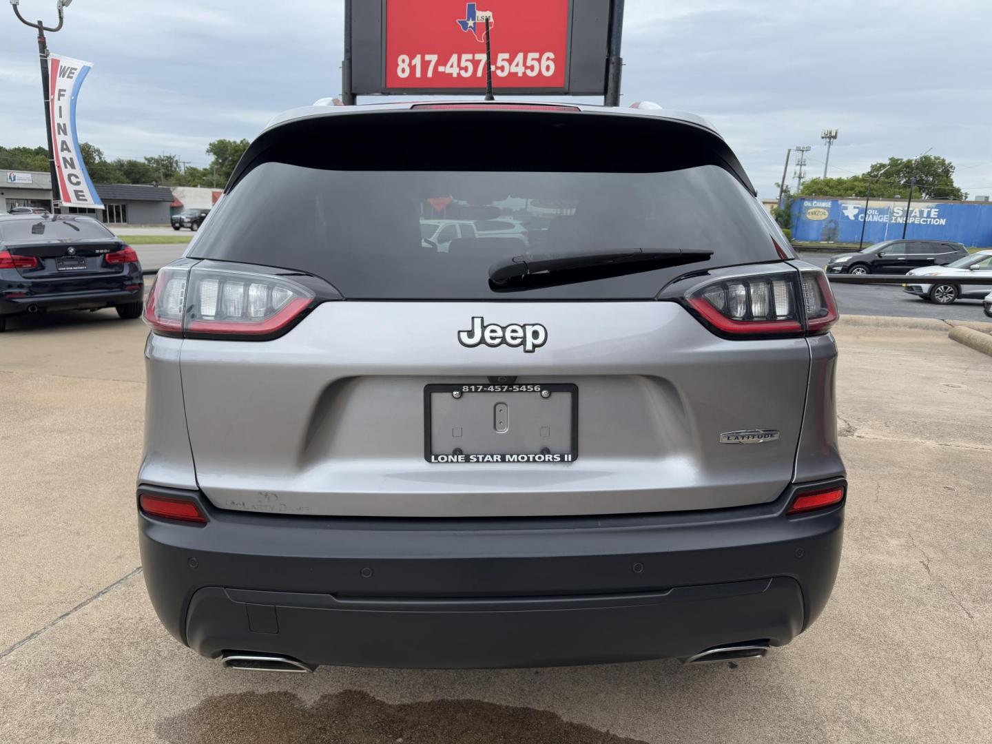 2019 SILVER JEEP CHEROKEE LATITUDE PL (1C4PJLLX9KD) , located at 5900 E. Lancaster Ave., Fort Worth, TX, 76112, (817) 457-5456, 0.000000, 0.000000 - Photo#4