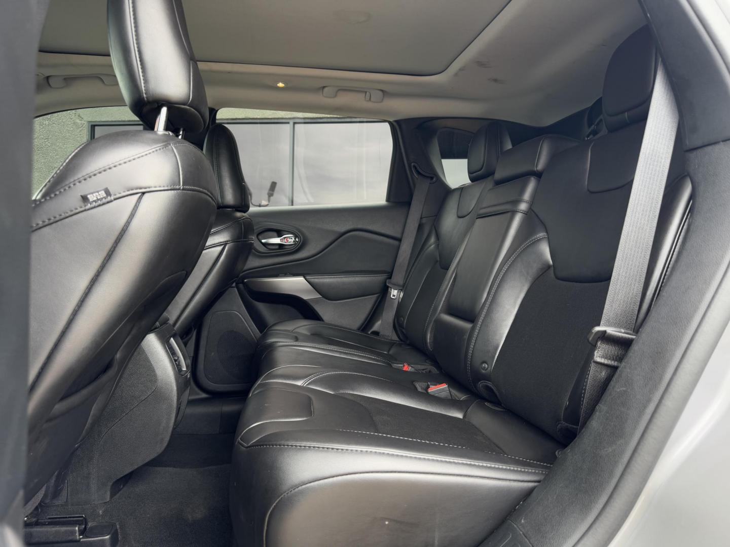 2019 SILVER JEEP CHEROKEE LATITUDE PL (1C4PJLLX9KD) , located at 5900 E. Lancaster Ave., Fort Worth, TX, 76112, (817) 457-5456, 0.000000, 0.000000 - Photo#11