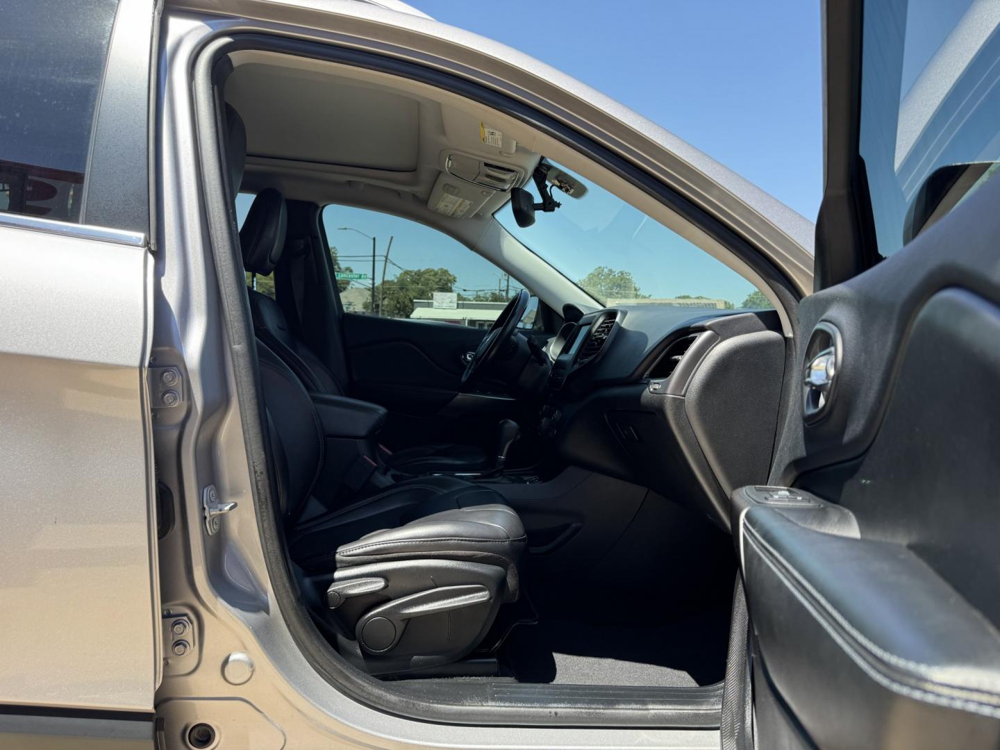 2019 SILVER JEEP CHEROKEE LATITUDE PL (1C4PJLLX9KD) , located at 5900 E. Lancaster Ave., Fort Worth, TX, 76112, (817) 457-5456, 0.000000, 0.000000- Photo#17