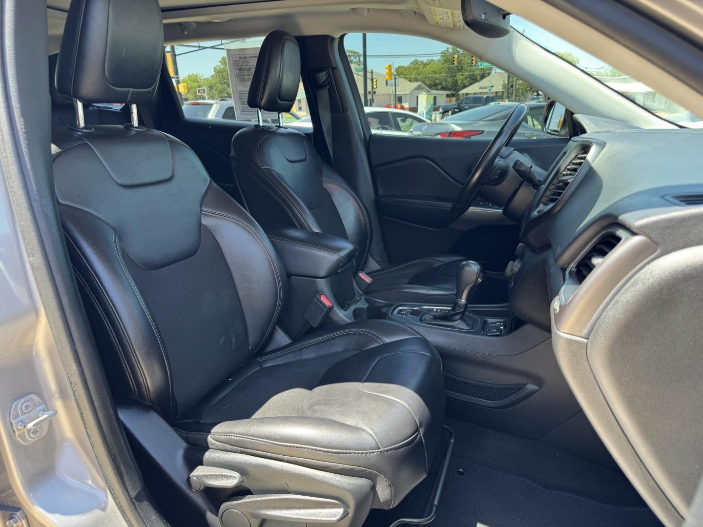 2019 SILVER JEEP CHEROKEE LATITUDE PL (1C4PJLLX9KD) , located at 5900 E. Lancaster Ave., Fort Worth, TX, 76112, (817) 457-5456, 0.000000, 0.000000- Photo#18