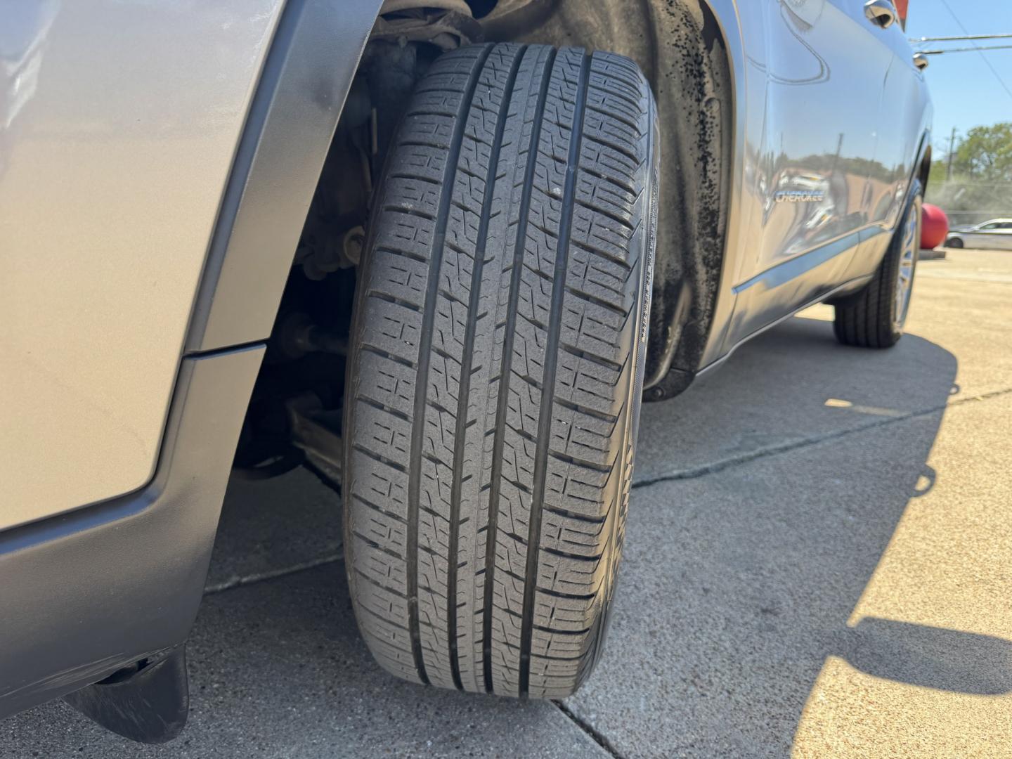 2019 SILVER JEEP CHEROKEE LATITUDE PL (1C4PJLLX9KD) , located at 5900 E. Lancaster Ave., Fort Worth, TX, 76112, (817) 457-5456, 0.000000, 0.000000- Photo#24