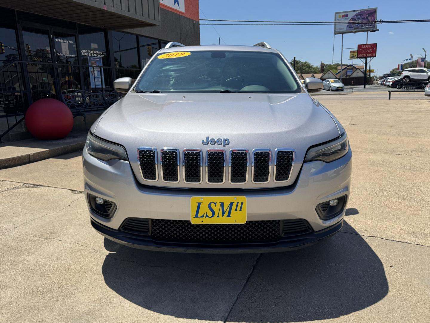 2019 SILVER JEEP CHEROKEE LATITUDE PL (1C4PJLLX9KD) , located at 5900 E. Lancaster Ave., Fort Worth, TX, 76112, (817) 457-5456, 0.000000, 0.000000- Photo#1