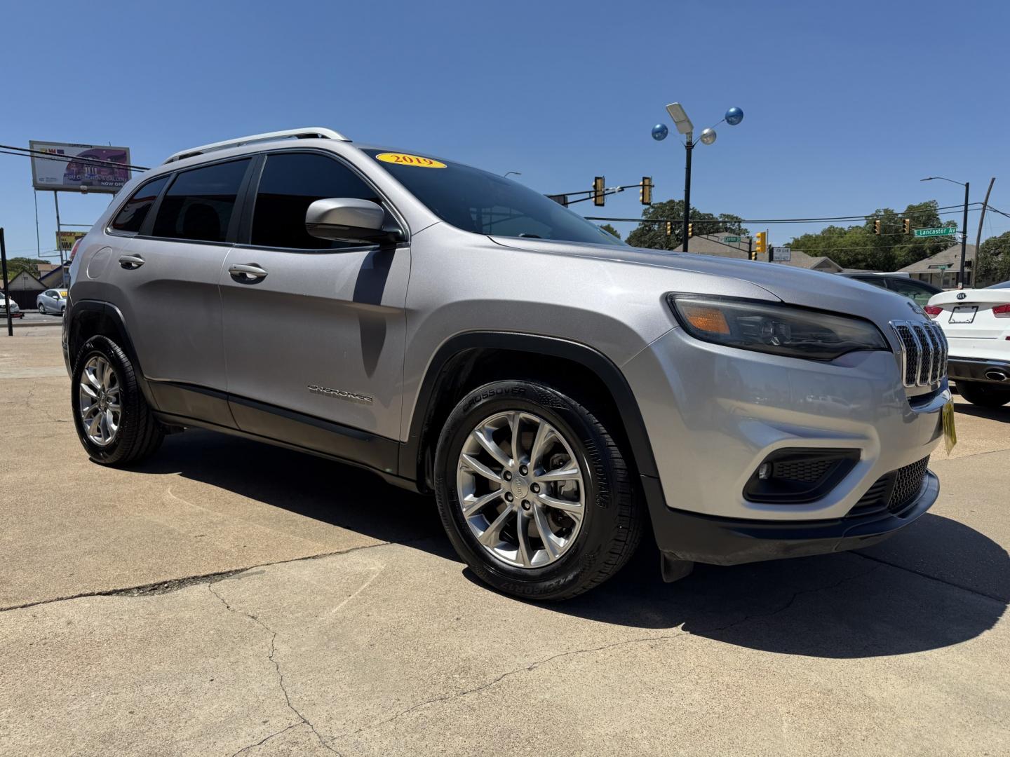 2019 SILVER JEEP CHEROKEE LATITUDE PL (1C4PJLLX9KD) , located at 5900 E. Lancaster Ave., Fort Worth, TX, 76112, (817) 457-5456, 0.000000, 0.000000- Photo#2