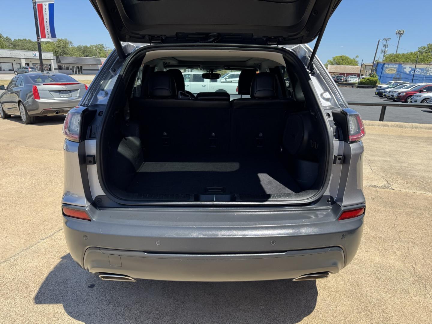 2019 SILVER JEEP CHEROKEE LATITUDE PL (1C4PJLLX9KD) , located at 5900 E. Lancaster Ave., Fort Worth, TX, 76112, (817) 457-5456, 0.000000, 0.000000- Photo#5