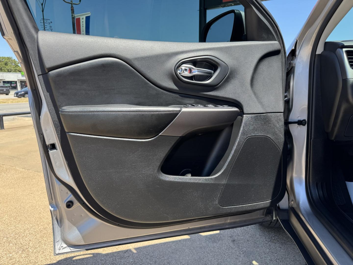 2019 SILVER JEEP CHEROKEE LATITUDE PL (1C4PJLLX9KD) , located at 5900 E. Lancaster Ave., Fort Worth, TX, 76112, (817) 457-5456, 0.000000, 0.000000- Photo#8