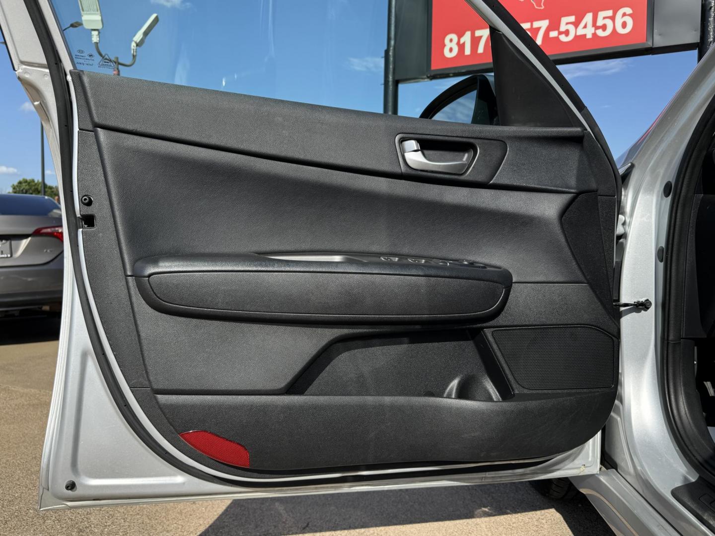 2019 SILVER KIA OPTIMA LX; S (5XXGT4L36KG) , located at 5900 E. Lancaster Ave., Fort Worth, TX, 76112, (817) 457-5456, 0.000000, 0.000000 - Photo#7