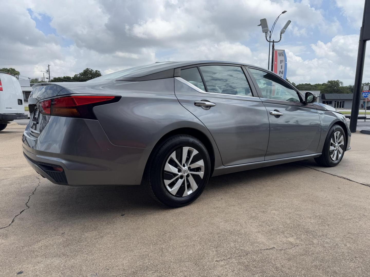 2020 GRAY NISSAN ALTIMA 2.5 S (1N4BL4BV0LC) , located at 5900 E. Lancaster Ave., Fort Worth, TX, 76112, (817) 457-5456, 0.000000, 0.000000 - Photo#3