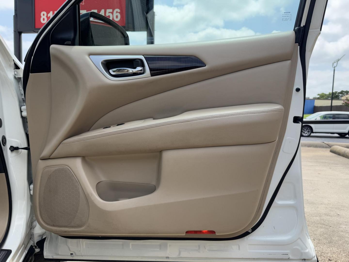 2015 WHITE NISSAN PATHFINDER S; SL; PL (5N1AR2MN6FC) , located at 5900 E. Lancaster Ave., Fort Worth, TX, 76112, (817) 457-5456, 0.000000, 0.000000 - Photo#16