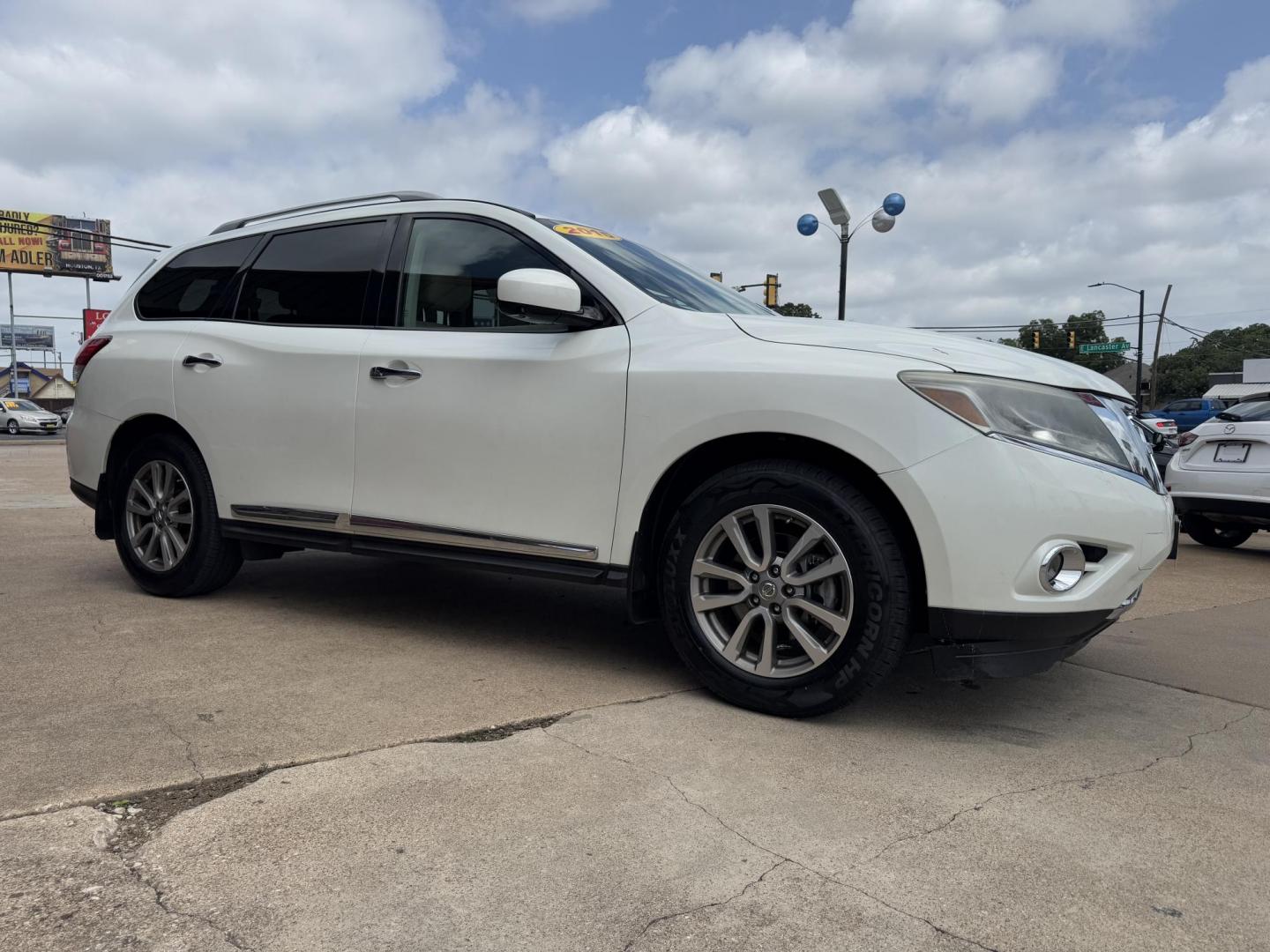 2015 WHITE NISSAN PATHFINDER S; SL; PL (5N1AR2MN6FC) , located at 5900 E. Lancaster Ave., Fort Worth, TX, 76112, (817) 457-5456, 0.000000, 0.000000 - Photo#2