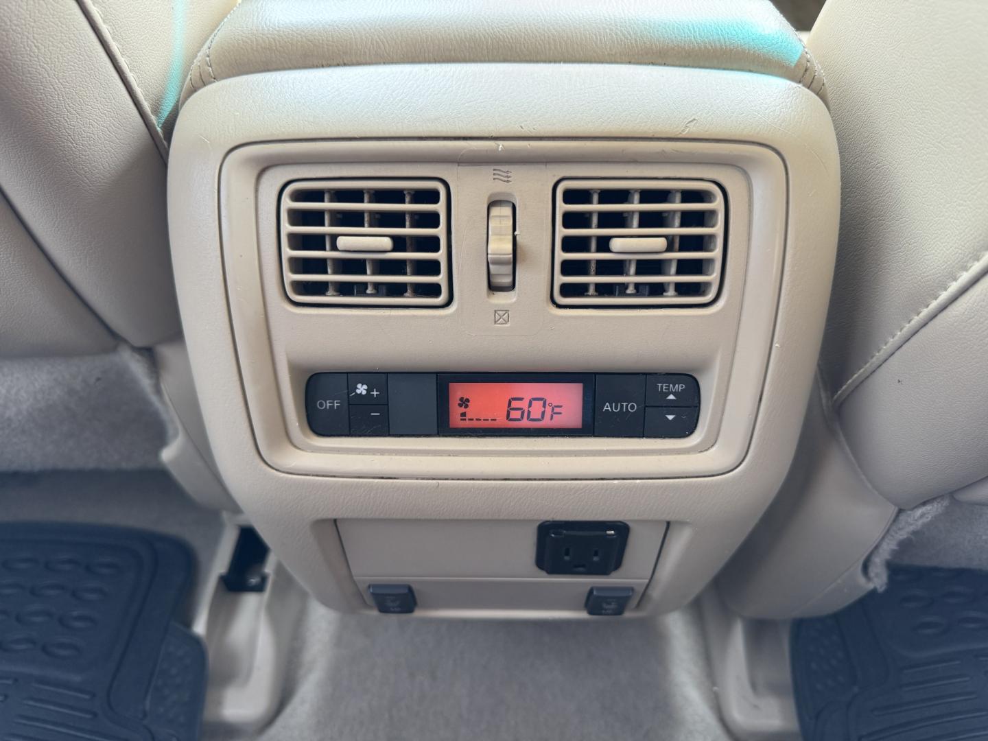 2015 WHITE NISSAN PATHFINDER S; SL; PL (5N1AR2MN6FC) , located at 5900 E. Lancaster Ave., Fort Worth, TX, 76112, (817) 457-5456, 0.000000, 0.000000- Photo#15