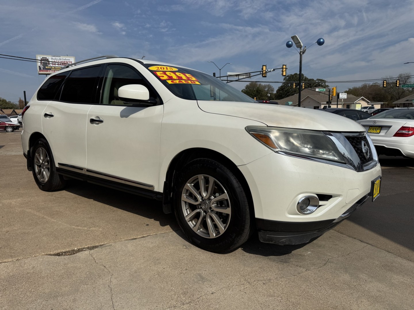 2015 WHITE NISSAN PATHFINDER S; SL; PL (5N1AR2MN6FC) , located at 5900 E. Lancaster Ave., Fort Worth, TX, 76112, (817) 457-5456, 0.000000, 0.000000- Photo#2