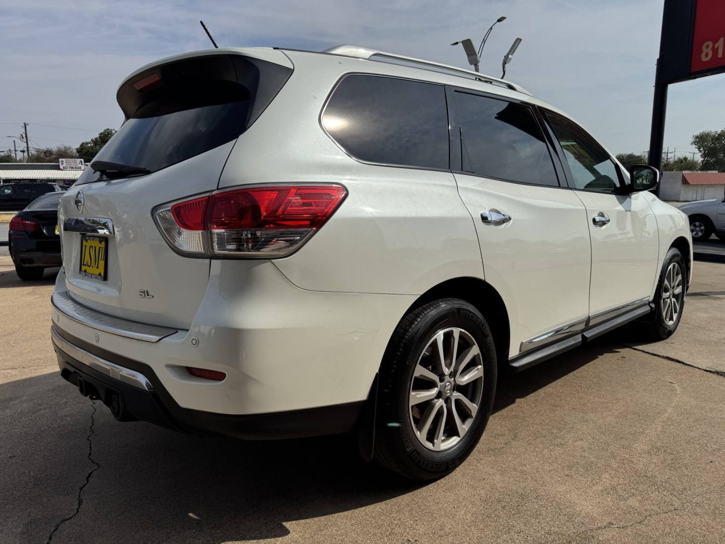 2015 WHITE NISSAN PATHFINDER S; SL; PL (5N1AR2MN6FC) , located at 5900 E. Lancaster Ave., Fort Worth, TX, 76112, (817) 457-5456, 0.000000, 0.000000- Photo#3