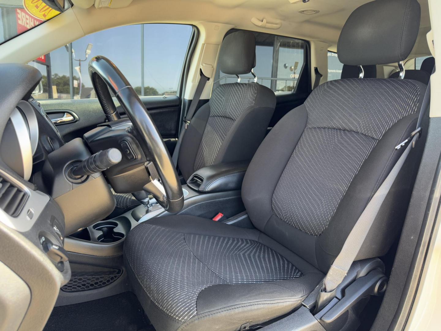 2020 WHITE DODGE JOURNEY SE (3C4PDCAB7LT) , located at 5900 E. Lancaster Ave., Fort Worth, TX, 76112, (817) 457-5456, 0.000000, 0.000000 - Photo#9