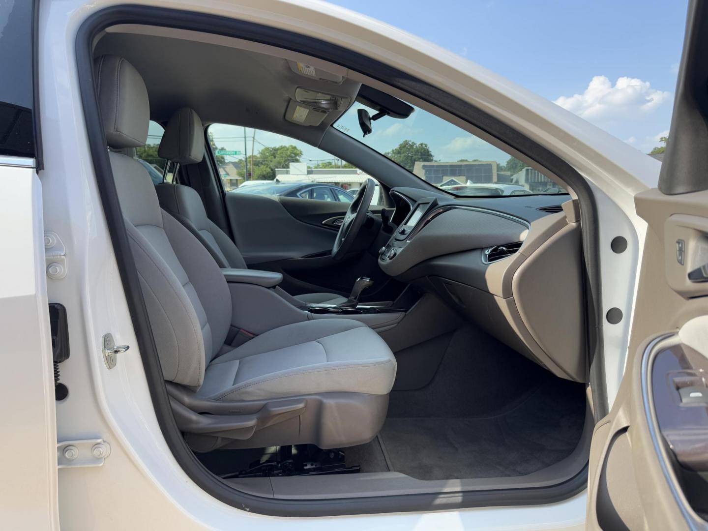 2018 WHITE CHEVROLET MALIBU LT (2FL) (1G1ZD5ST3JF) , located at 5900 E. Lancaster Ave., Fort Worth, TX, 76112, (817) 457-5456, 0.000000, 0.000000 - Photo#15