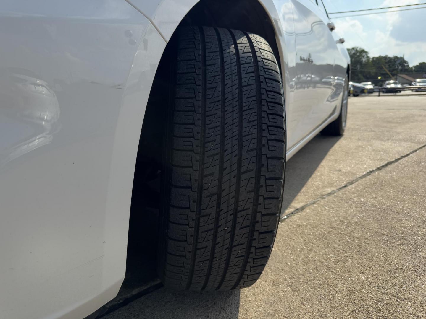 2018 WHITE CHEVROLET MALIBU LT (2FL) (1G1ZD5ST3JF) , located at 5900 E. Lancaster Ave., Fort Worth, TX, 76112, (817) 457-5456, 0.000000, 0.000000 - Photo#20