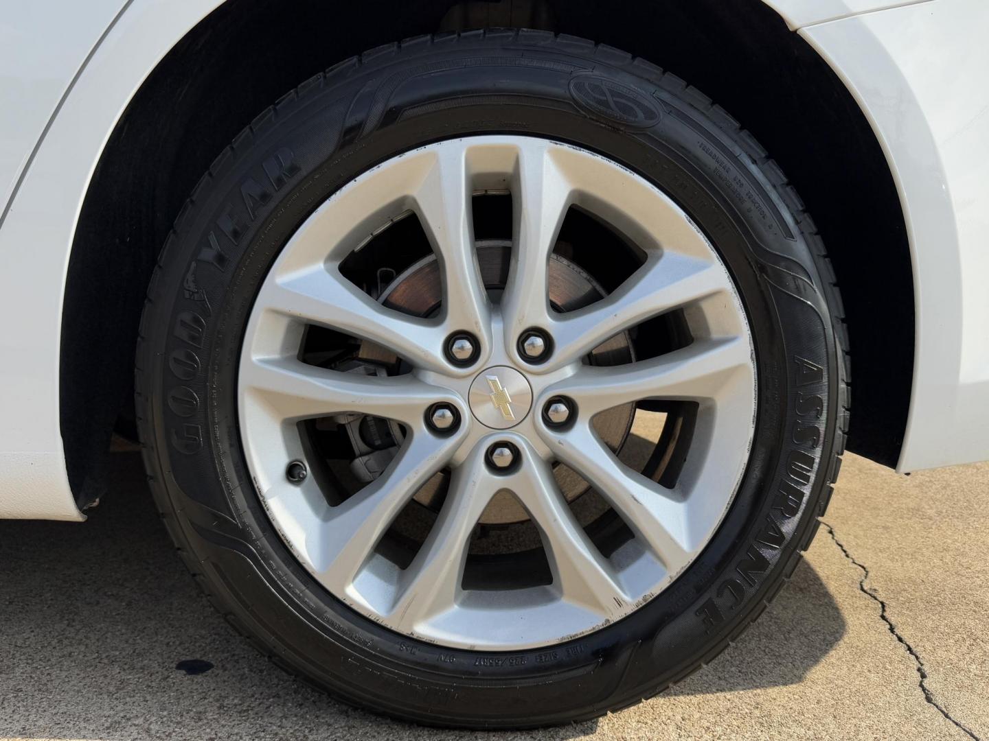 2018 WHITE CHEVROLET MALIBU LT (2FL) (1G1ZD5ST3JF) , located at 5900 E. Lancaster Ave., Fort Worth, TX, 76112, (817) 457-5456, 0.000000, 0.000000 - Photo#21