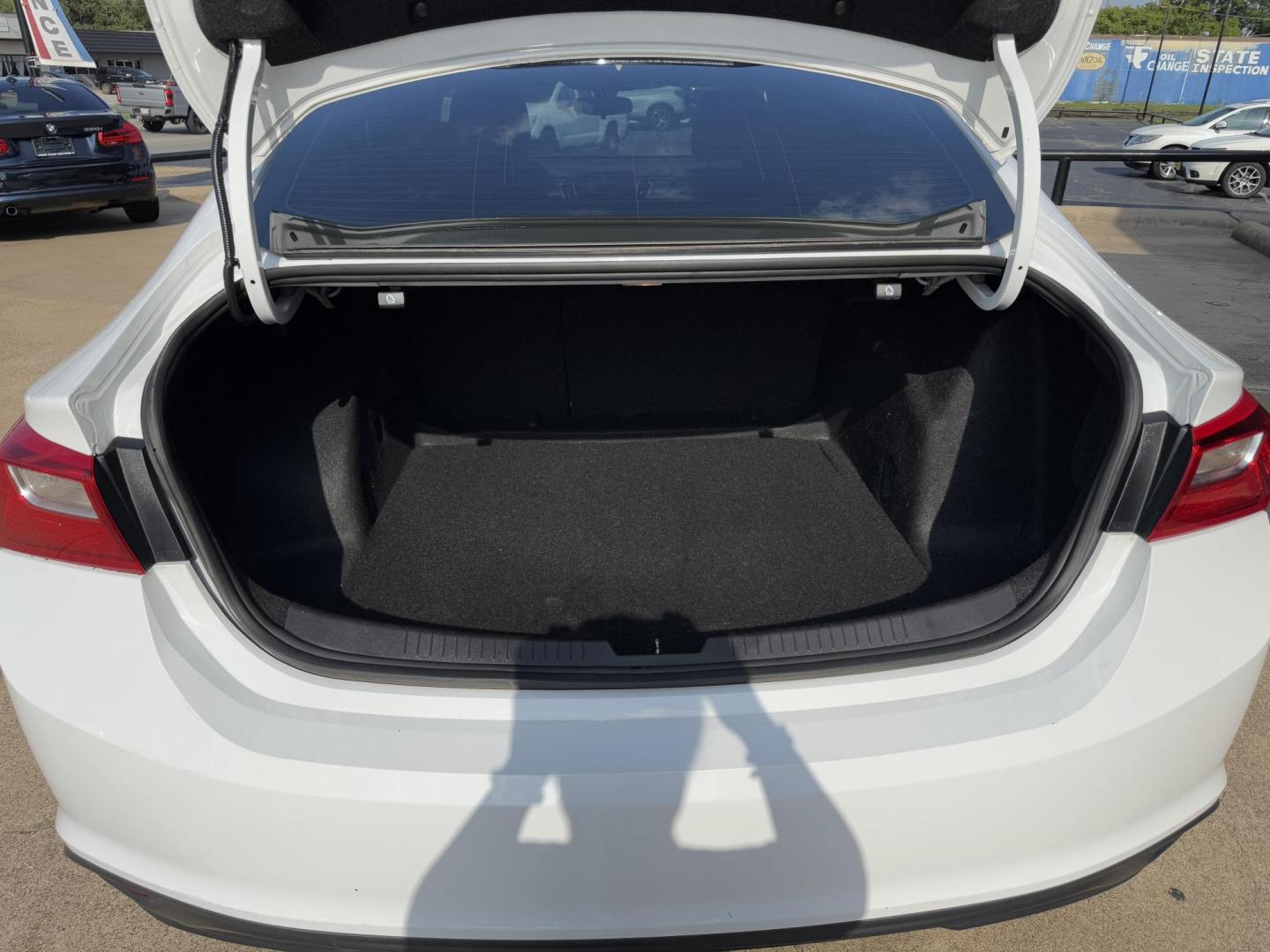 2018 WHITE CHEVROLET MALIBU LT (2FL) (1G1ZD5ST3JF) , located at 5900 E. Lancaster Ave., Fort Worth, TX, 76112, (817) 457-5456, 0.000000, 0.000000 - Photo#5