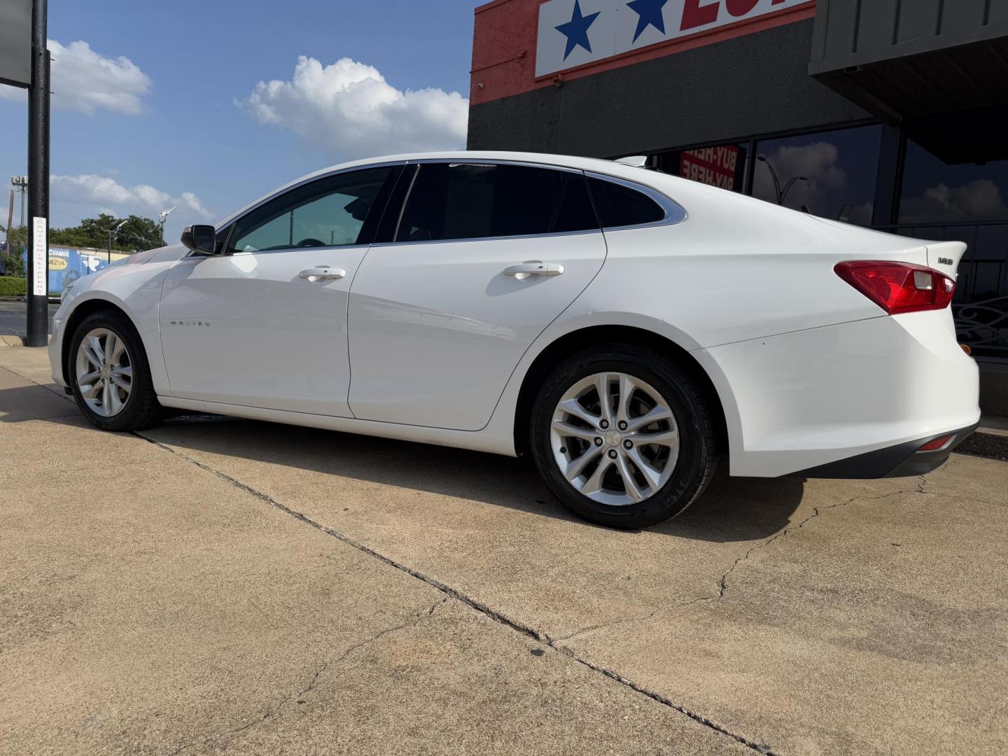 2018 WHITE CHEVROLET MALIBU LT (2FL) (1G1ZD5ST3JF) , located at 5900 E. Lancaster Ave., Fort Worth, TX, 76112, (817) 457-5456, 0.000000, 0.000000 - Photo#6