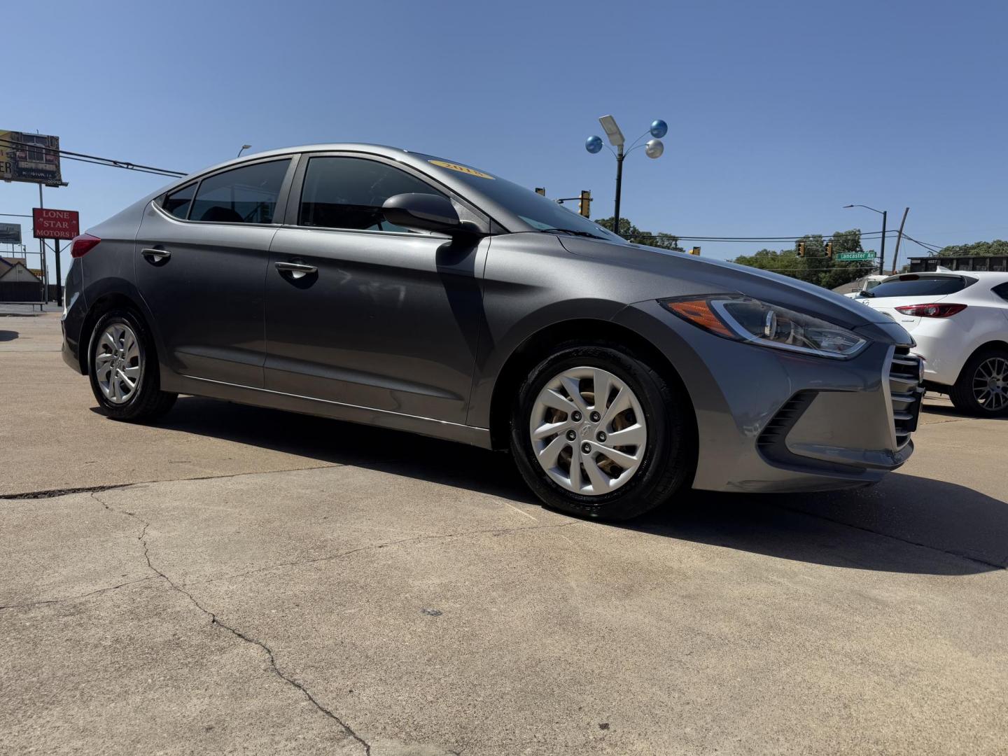 2018 GRAY HYUNDAI ELANTRA LIMITED; SE (5NPD74LF5JH) , located at 5900 E. Lancaster Ave., Fort Worth, TX, 76112, (817) 457-5456, 0.000000, 0.000000 - Photo#2