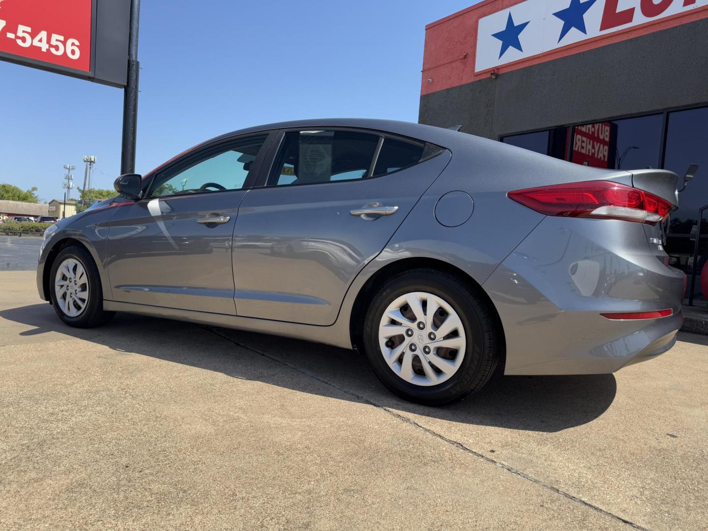 2018 GRAY HYUNDAI ELANTRA LIMITED; SE (5NPD74LF5JH) , located at 5900 E. Lancaster Ave., Fort Worth, TX, 76112, (817) 457-5456, 0.000000, 0.000000 - Photo#6