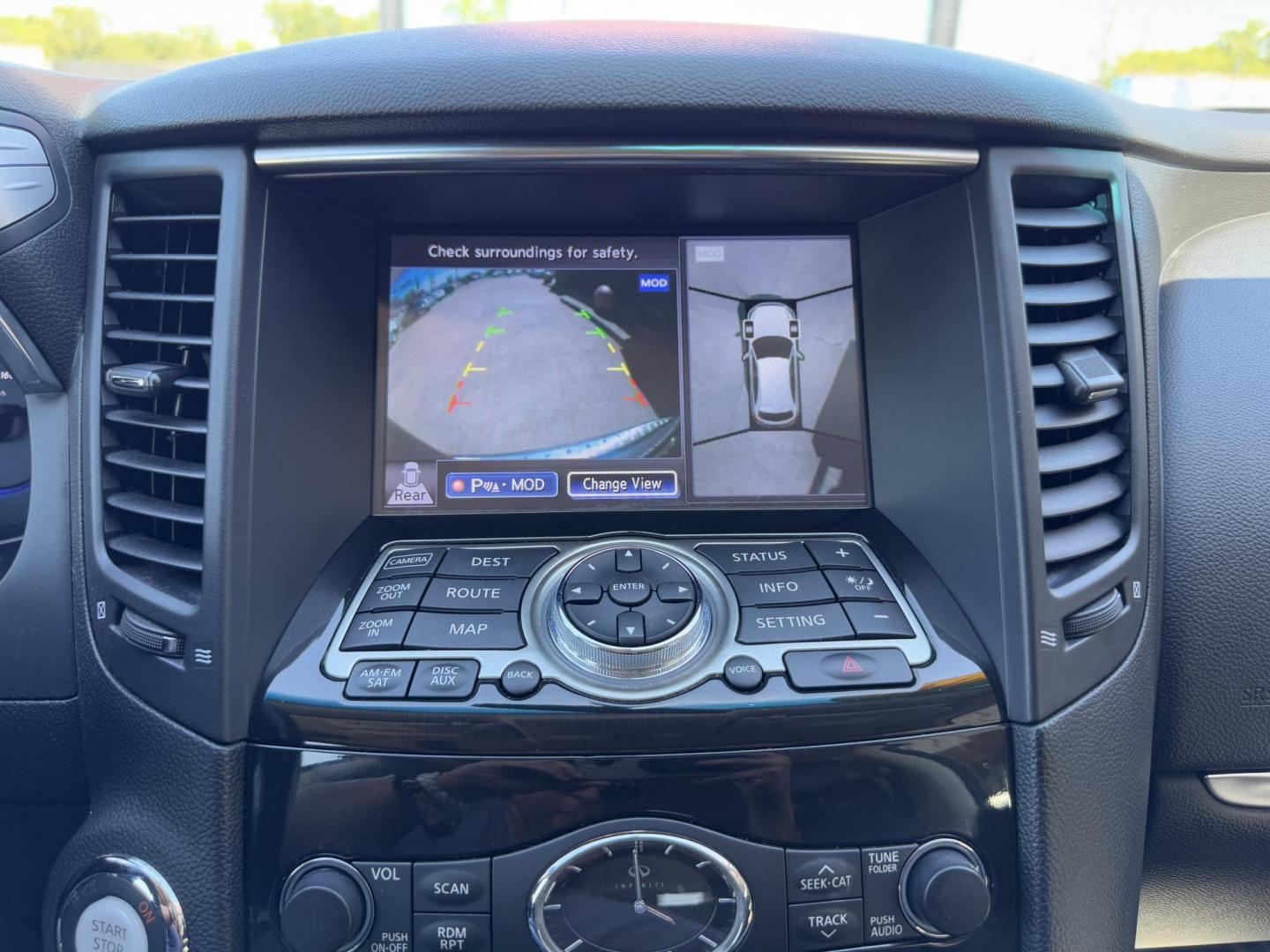 2016 GRAY INFINITI QX70 BASE (JN8CS1MU8GM) , located at 5900 E. Lancaster Ave., Fort Worth, TX, 76112, (817) 457-5456, 0.000000, 0.000000 - Photo#19