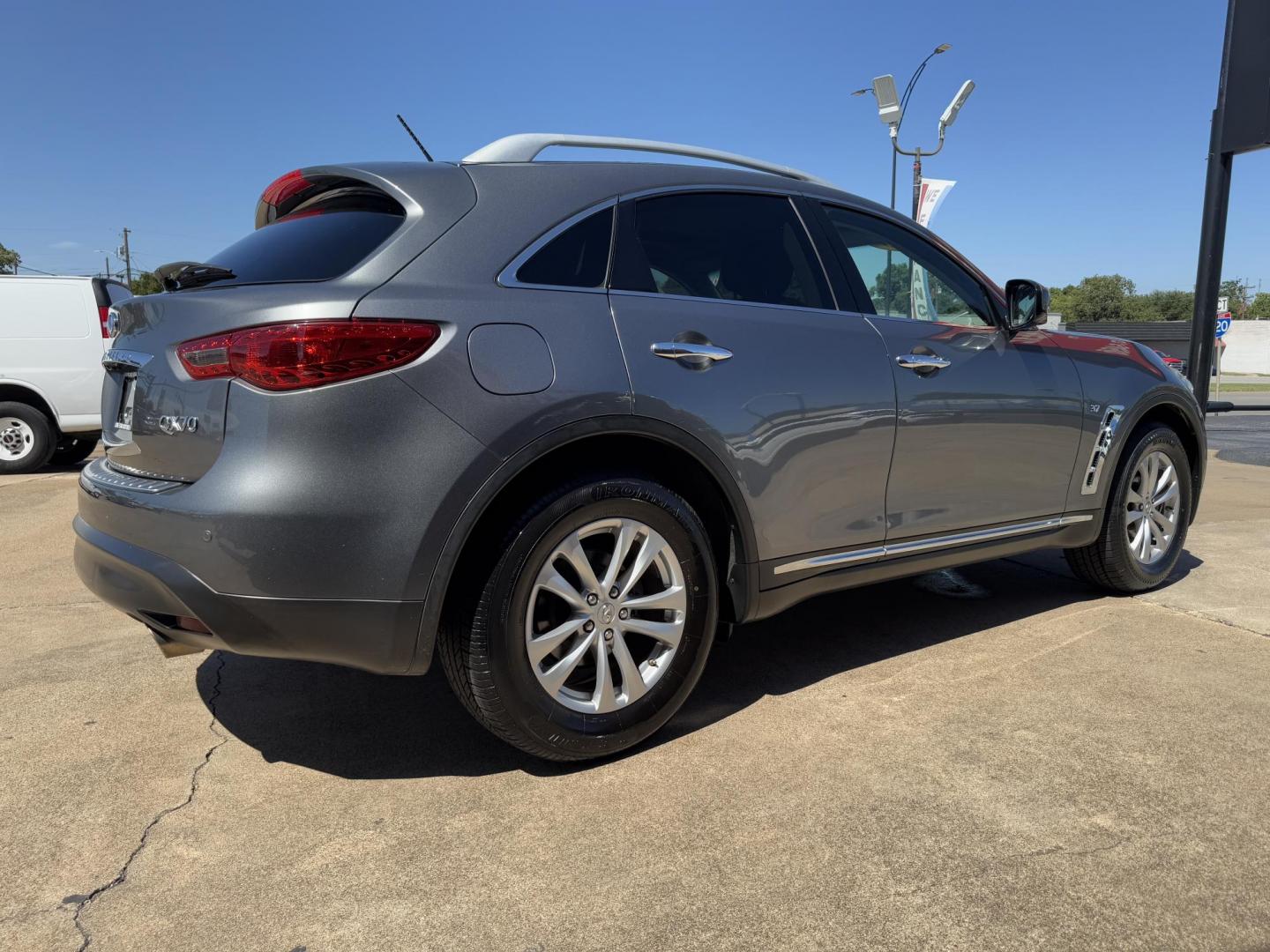 2016 GRAY INFINITI QX70 BASE (JN8CS1MU8GM) , located at 5900 E. Lancaster Ave., Fort Worth, TX, 76112, (817) 457-5456, 0.000000, 0.000000 - Photo#3