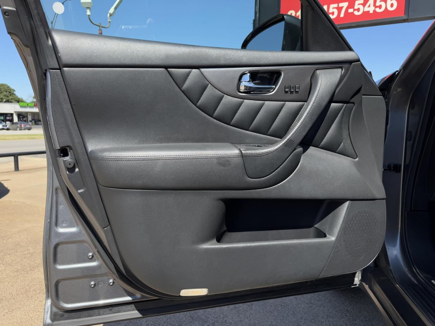 2016 GRAY INFINITI QX70 BASE (JN8CS1MU8GM) , located at 5900 E. Lancaster Ave., Fort Worth, TX, 76112, (817) 457-5456, 0.000000, 0.000000 - Photo#7