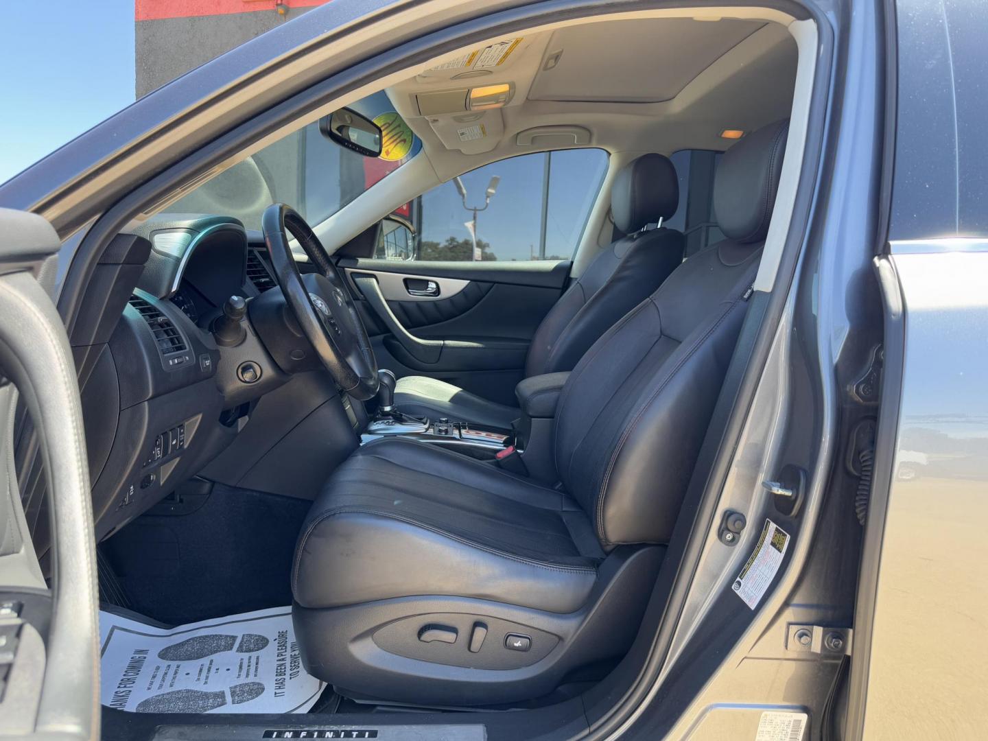 2016 GRAY INFINITI QX70 BASE (JN8CS1MU8GM) , located at 5900 E. Lancaster Ave., Fort Worth, TX, 76112, (817) 457-5456, 0.000000, 0.000000 - Photo#8