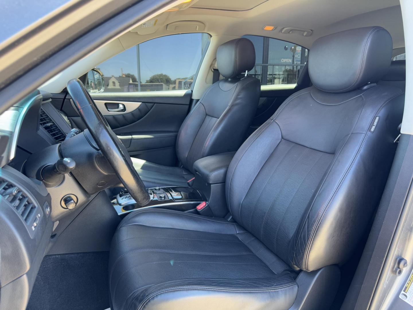 2016 GRAY INFINITI QX70 BASE (JN8CS1MU8GM) , located at 5900 E. Lancaster Ave., Fort Worth, TX, 76112, (817) 457-5456, 0.000000, 0.000000 - Photo#9