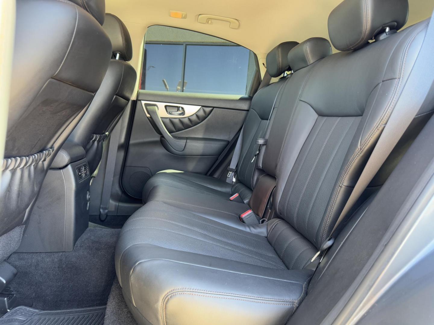2016 GRAY INFINITI QX70 BASE (JN8CS1MU8GM) , located at 5900 E. Lancaster Ave., Fort Worth, TX, 76112, (817) 457-5456, 0.000000, 0.000000 - Photo#11