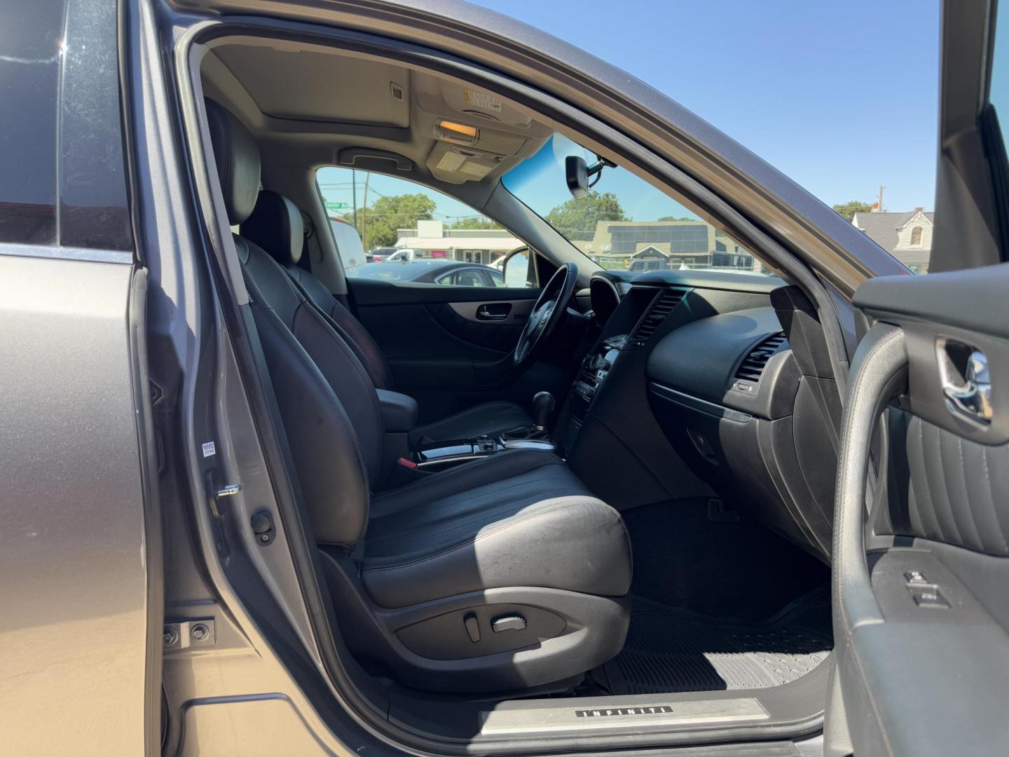 2016 GRAY INFINITI QX70 BASE (JN8CS1MU8GM) , located at 5900 E. Lancaster Ave., Fort Worth, TX, 76112, (817) 457-5456, 0.000000, 0.000000 - Photo#15