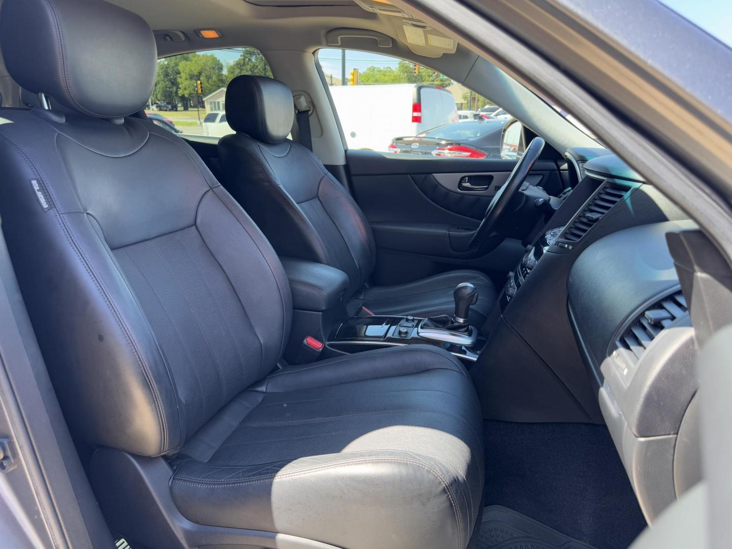 2016 GRAY INFINITI QX70 BASE (JN8CS1MU8GM) , located at 5900 E. Lancaster Ave., Fort Worth, TX, 76112, (817) 457-5456, 0.000000, 0.000000 - Photo#16