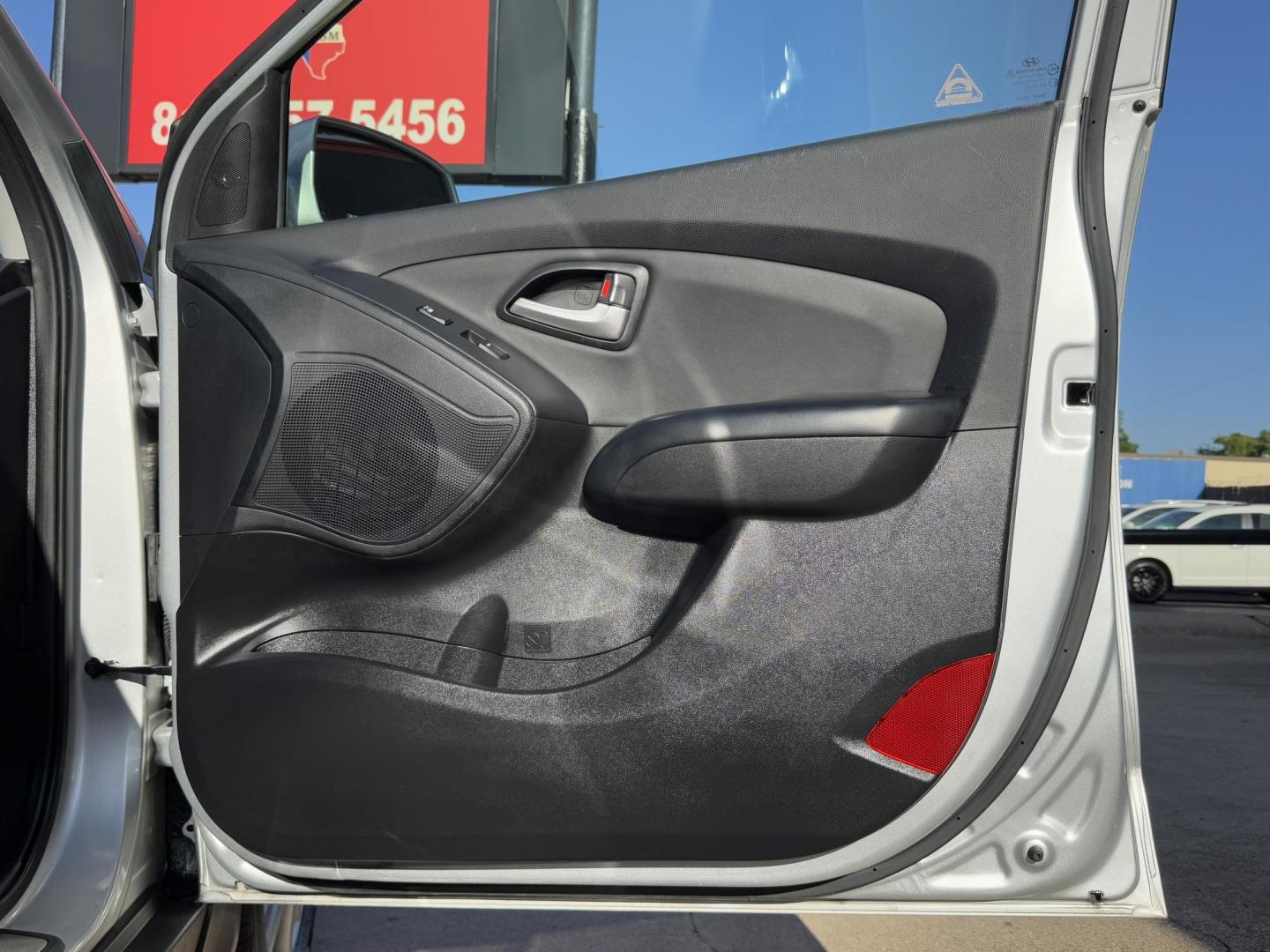 2013 SILVER HYUNDAI TUCSON GLS; LIMITED (KM8JUCAC9DU) , located at 5900 E. Lancaster Ave., Fort Worth, TX, 76112, (817) 457-5456, 0.000000, 0.000000 - Photo#14