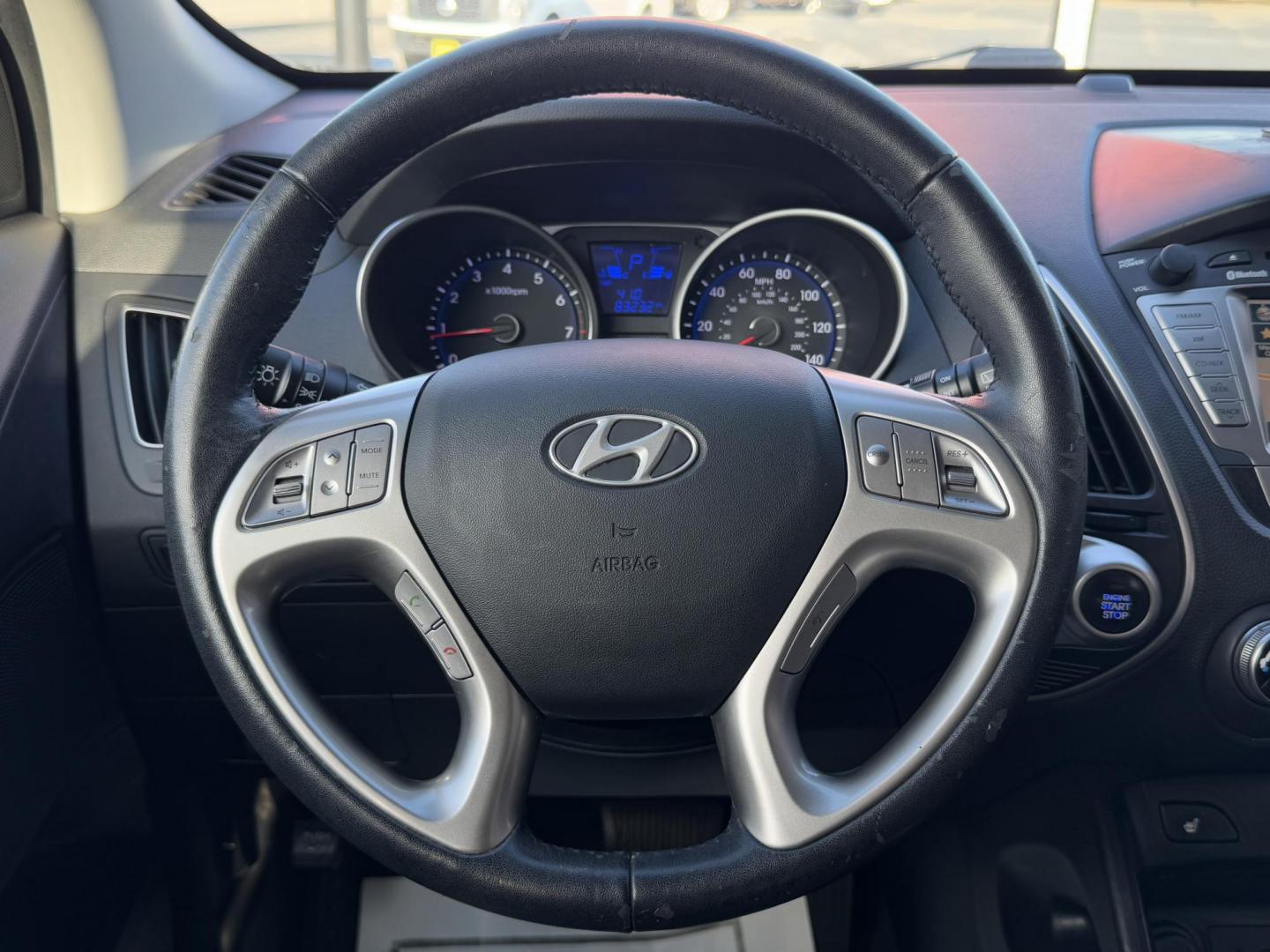 2013 SILVER HYUNDAI TUCSON GLS; LIMITED (KM8JUCAC9DU) , located at 5900 E. Lancaster Ave., Fort Worth, TX, 76112, (817) 457-5456, 0.000000, 0.000000 - Photo#18