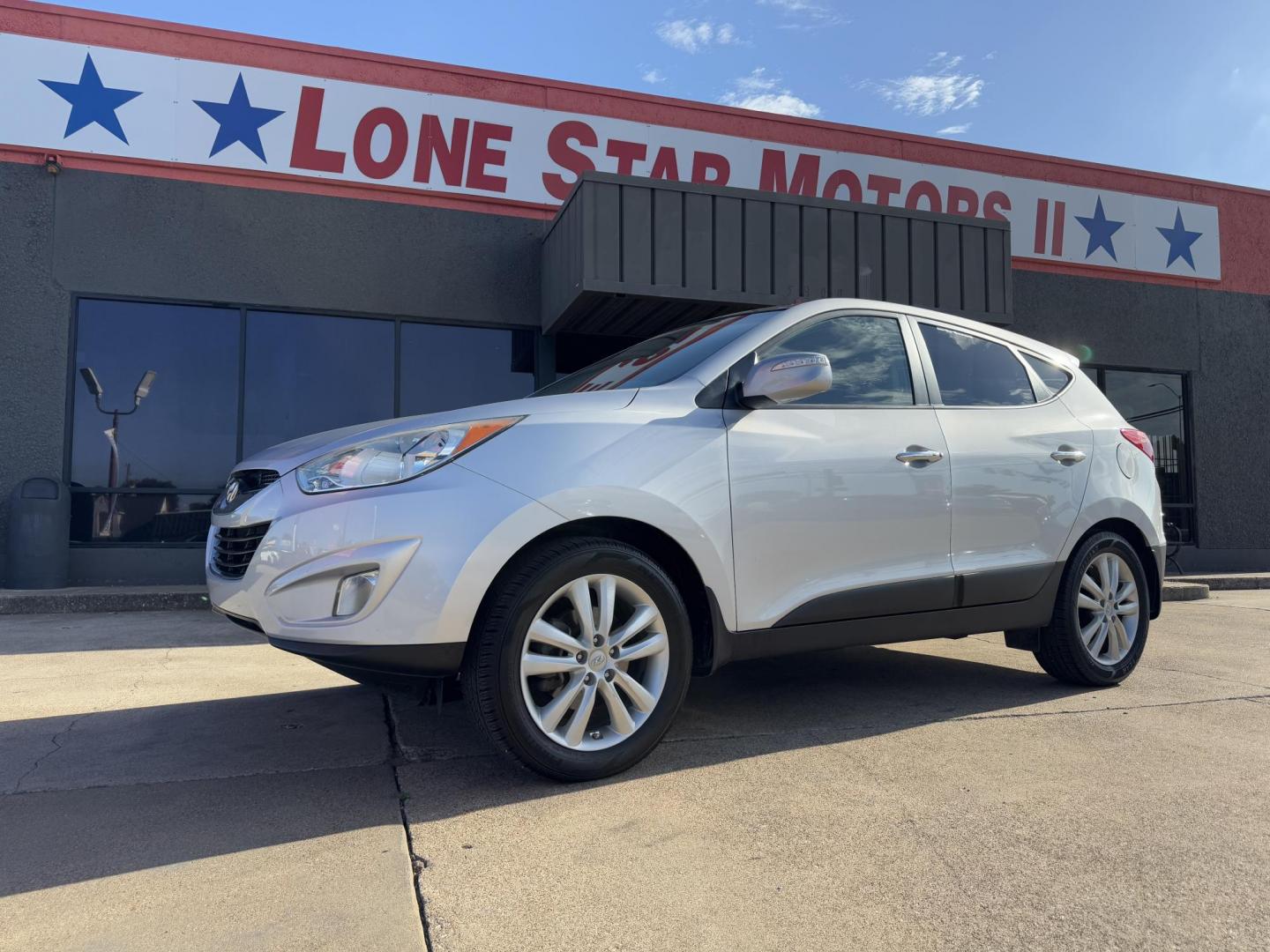 2013 SILVER HYUNDAI TUCSON GLS; LIMITED (KM8JUCAC9DU) , located at 5900 E. Lancaster Ave., Fort Worth, TX, 76112, (817) 457-5456, 0.000000, 0.000000 - Photo#0